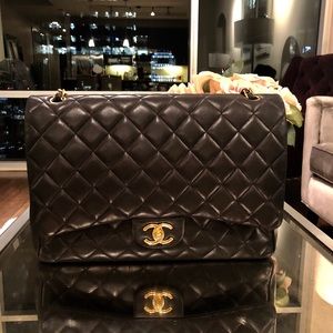 Authentic CHANEL Classic Lambskin Jumbo DoubleFlap